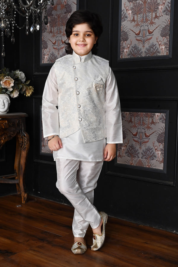 Ethnic Kurta Set with Sleeveless Jacket